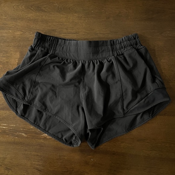 Lululemon Hotty Hot Short II 2.5" Black Sz 6 VT NS 2022 Zip Lined Drawstring - Picture 4 of 16